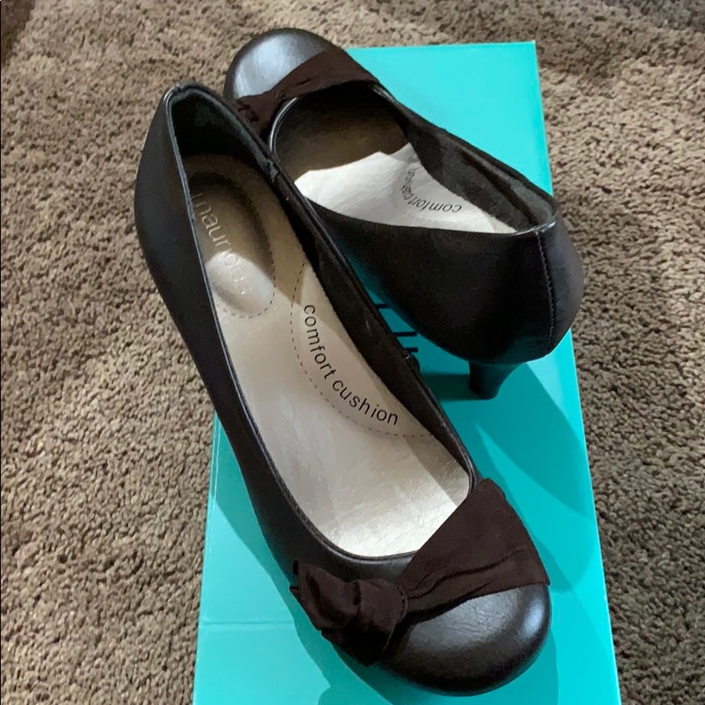 Maurice’s Brown Paige Bow Comfort Pump